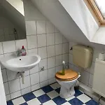 Ferien/ Monteurzimmer Mit Gemeinsam Wozi, Kü, Bad, Wlan Habitación en casa particular Magdeburgo