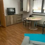 Ferien/ Monteurzimmer Mit Gemeinsam Wozi, Kue, Bad, Wlan Homestay Magdeburg
