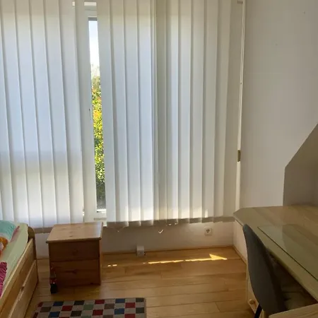 Homestay Ferien/ Monteurzimmer Mit Gemeinsam Wozi, Kue, Bad, Wlan