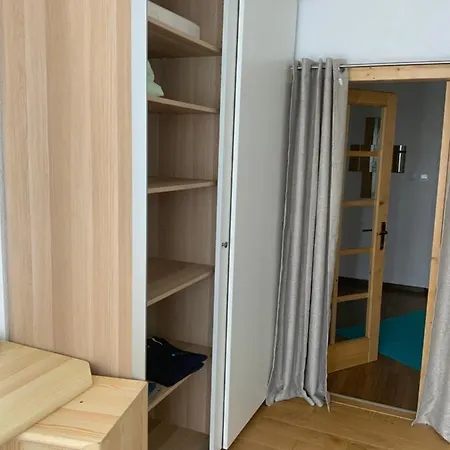 Ferien/ Monteurzimmer Mit Gemeinsam Wozi, Kue, Bad, Wlan Homestay Magdeburg