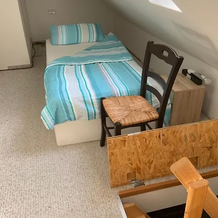 Ferien/ Monteurzimmer Mit Gemeinsam Wozi, Kü, Bad, Wlan Habitación en casa particular *