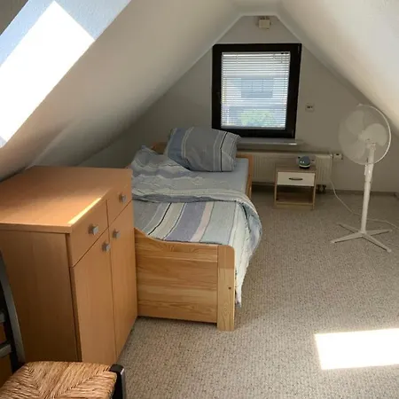 Ferien/ Monteurzimmer Mit Gemeinsam Wozi, Kü, Bad, Wlan * Magdeburgo