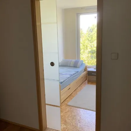 Ferien/ Monteurzimmer Mit Gemeinsam Wozi, Kue, Bad, Wlan Homestay Magdeburg