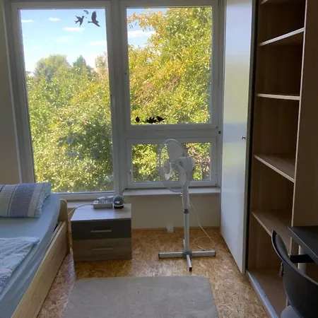 Ferien/ Monteurzimmer Mit Gemeinsam Wozi, Kue, Bad, Wlan *