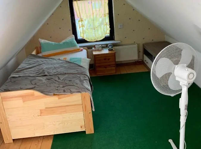 Quarto em Acomodações Particulares Ferien/ Monteurzimmer Mit Gemeinsam Wozi, Kue, Bad, Wlan